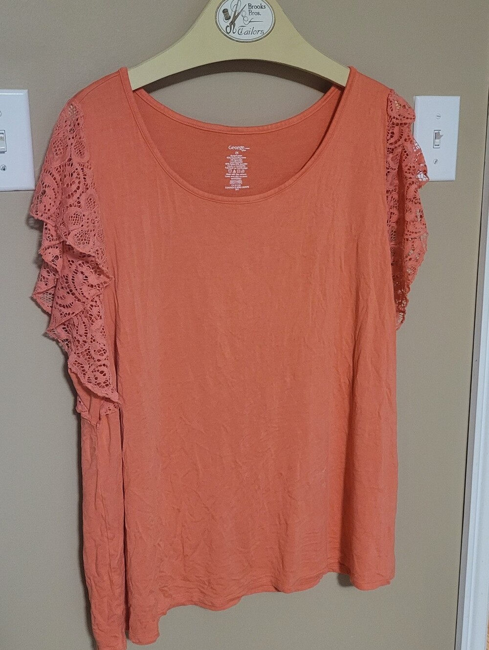 💚Free In Any Bundle Over $10 Coral Scoop Neck Top with Lace Flutter Sleeves